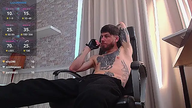 JonahShaw Show in webcam