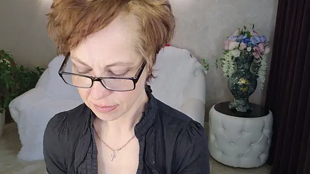 LioraWeissのライブXXXチャット