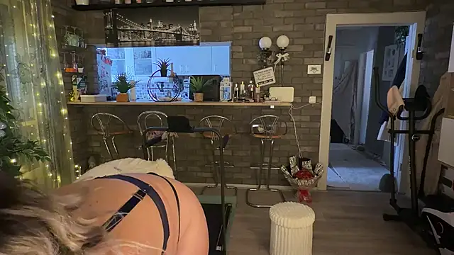 Monageil: απευθείας συνομιλία ΧΧΧ