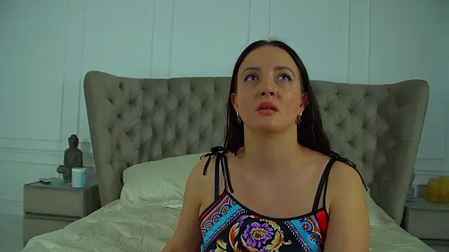 แชท XXX สดของ ElinaBellucci