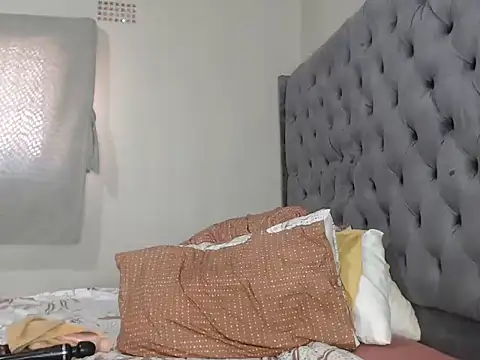 YummyMelxx's Live Sex Cam Show