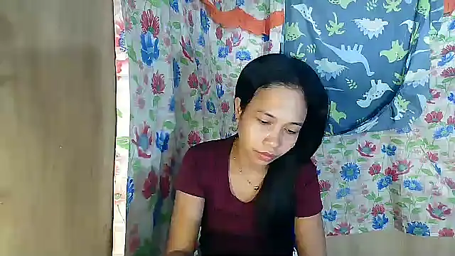 PinaySkinnyGirl's Live XXX Chat