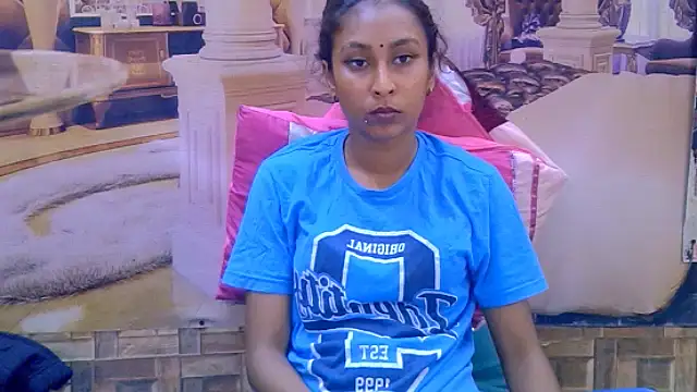 Pokazy przed kamerką – IndianSexyButt