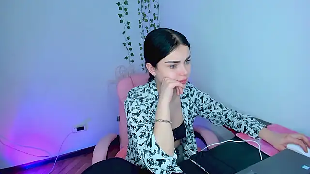 Silena_sky Adlı Modelin Canlı XXX Sohbeti