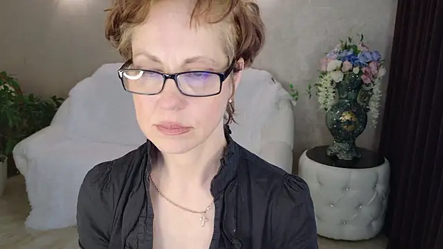 LioraWeiss' Live XXX Chat