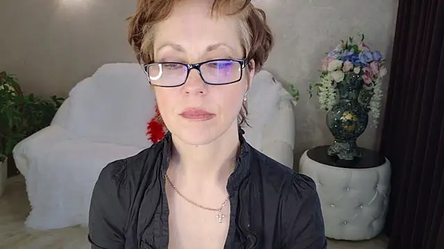 LioraWeiss élő XXX-chatje