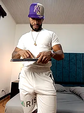 Dante_Knox: διαδικτυακό σόου στην κάμερα