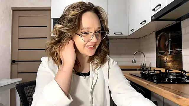 AinaSmith: διαδικτυακό σόου στην κάμερα