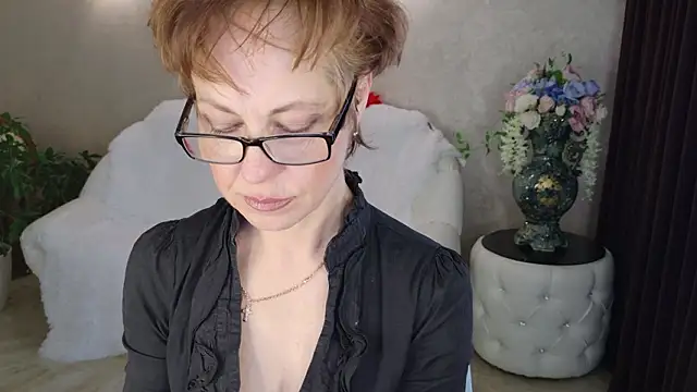 LioraWeiss élő XXX-chatje