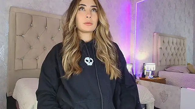 nini_love01 Adlı Modelin Canlı XXX Sohbeti