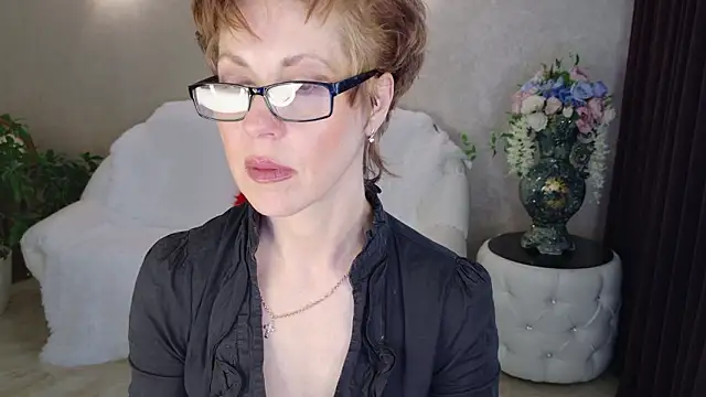 LioraWeiss: онлайн-секс-чат