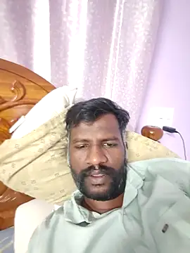 Pokazy przed kamerką – Paramkeerthi