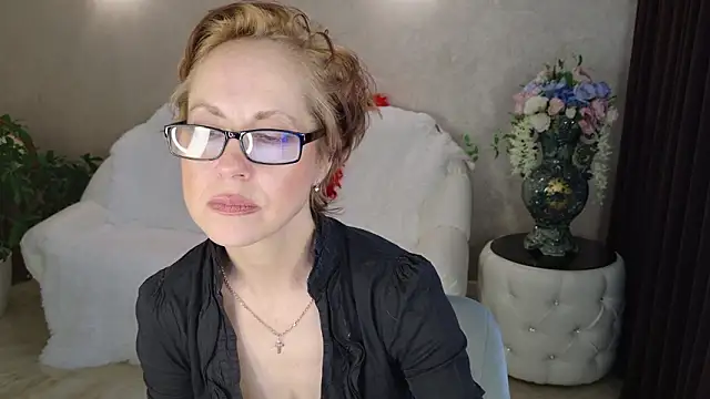 LioraWeiss webcam show