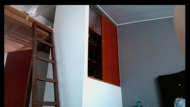 Emilia_1995's Live XXX Chat