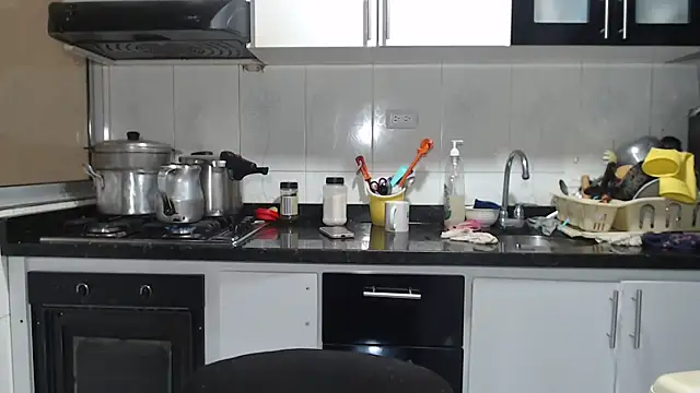 kateleyagrey: απευθείας  συνομιλία ΧΧΧ