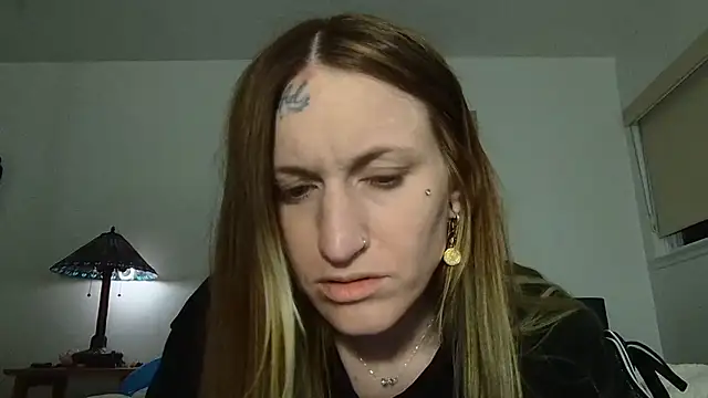 XXX chat uživo modela lavender_spits