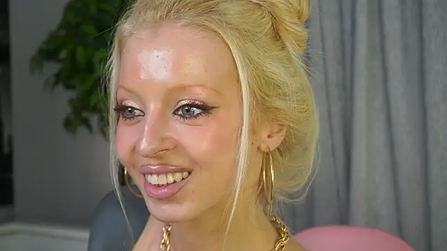 LanaRealsのライブXXXチャット