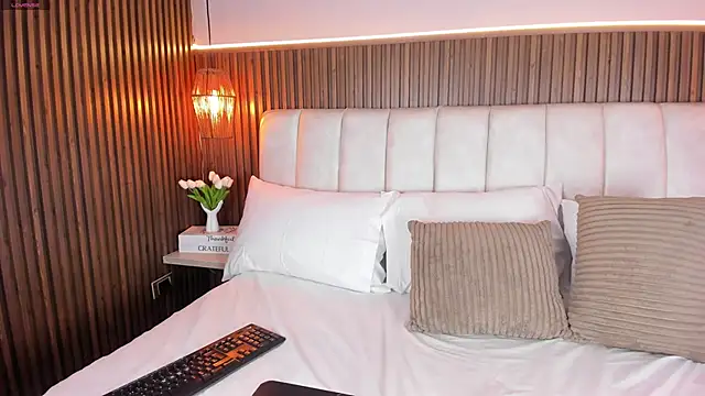 LisaLain live XXX chat