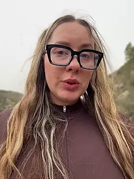 Mona_Plus webkamerás műsora