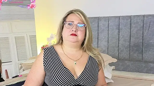 Chat XXX ao vivo de CurvyRosse_