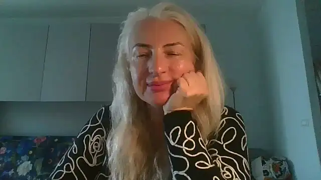 _Llinna_me Show in webcam