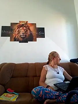 MILEIDE980 即時 XXX 聊天