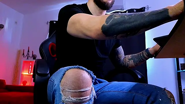 MightyAaron66のライブXXXチャット