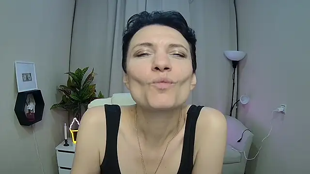 XXX chat uživo modela AvaSaturnian