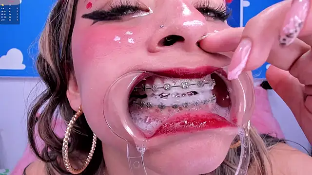 XXX chat uživo modela miss__evolet