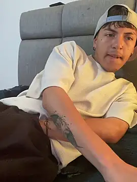 Chat +18 de NaytonFreeman ao vivo