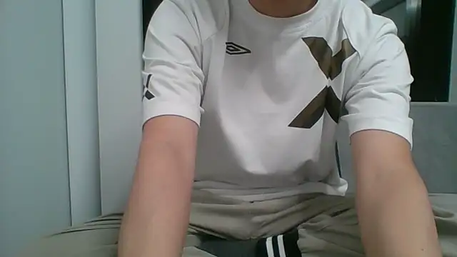 nole_china7: διαδικτυακό σόου στην κάμερα