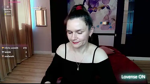 AriaGray élő XXX-chatje