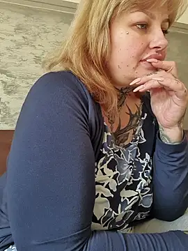 Chat XXX en directo de CurvyyAnna