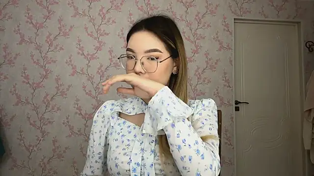 Chat +18 de Elina_Mottel ao vivo