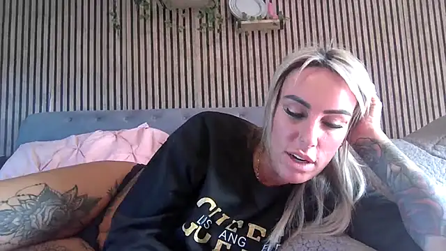 poppyinga1's Webcam Show