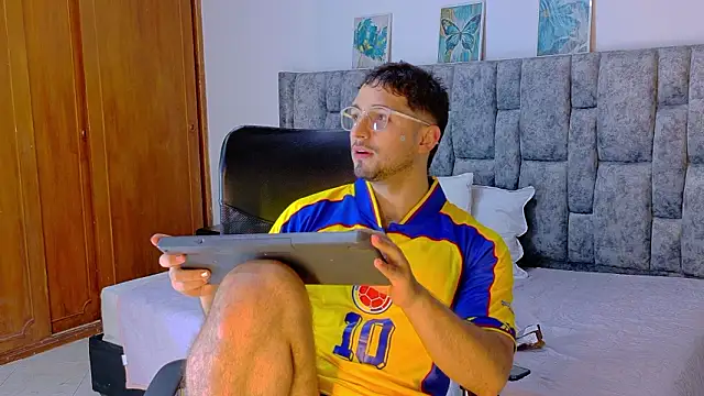 NICK_MOSS_ élő XXX-chatje