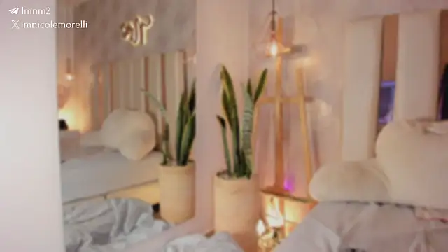 Nicolemorelli2's Webcam Show