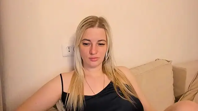 XXX chat uživo modela THE_GOLDEN_WOMAN