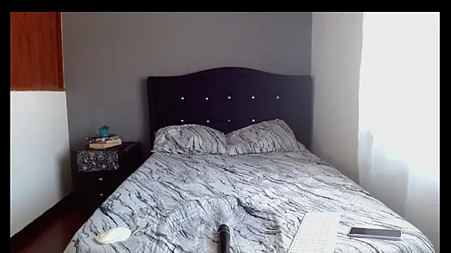 Emilia_1995 Live XXX Chat