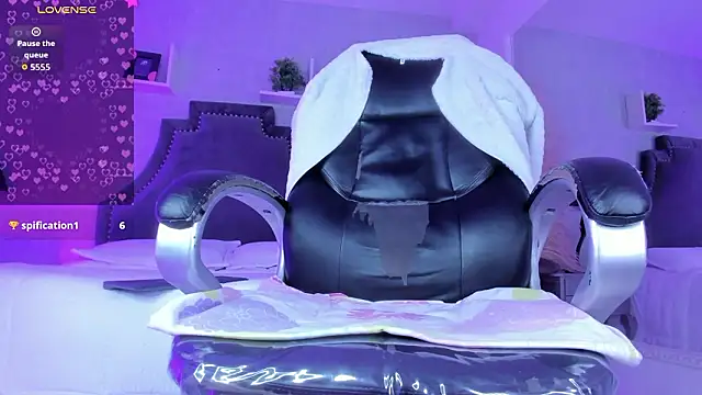 KarelyMitchel élő XXX-chatje