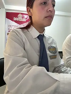 Chatroom XXX en direct de Emily-7_