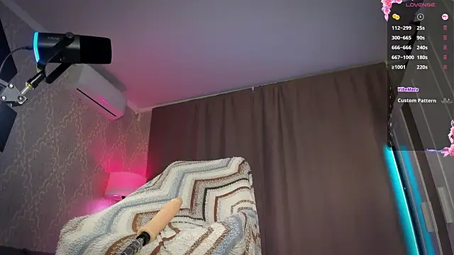 Juicy_Vikki's Live XXX Chat