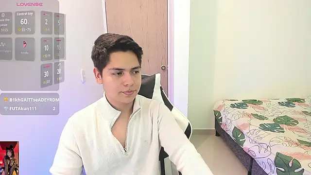 Show modela Asta_YunoXXX na web-kameri