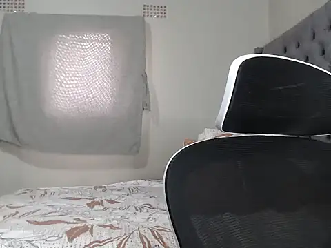 YummyMelxx 即時 XXX 聊天