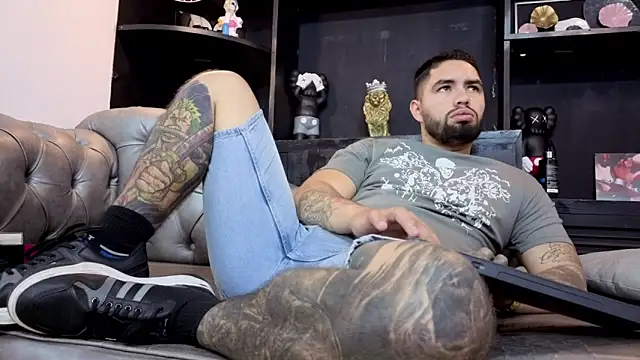 matteosantos Adlı Modelin Canlı XXX Sohbeti