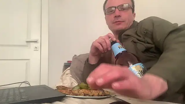 viktor1992-1-1 Adlı Modelin Canlı XXX Sohbeti