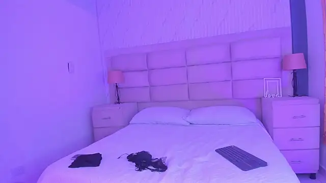 CarolineFyreのライブXXXチャット