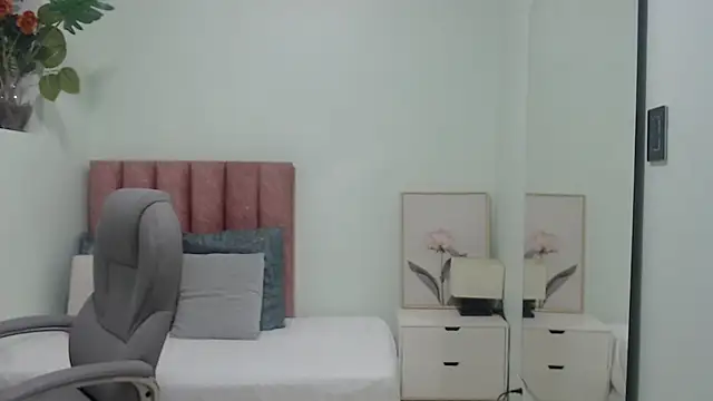 sophia_hadid: απευθείας συνομιλία ΧΧΧ