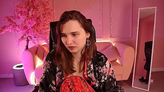 TessaMill: онлайн-секс-чат