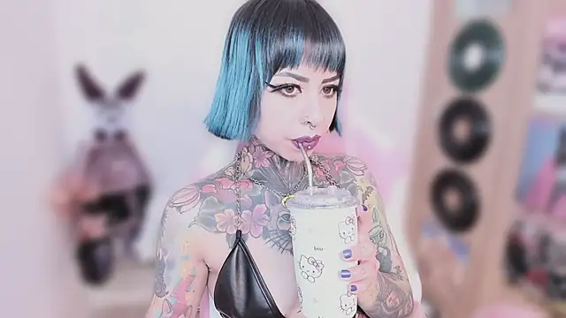 NikkiRamone Chat XXX in diretta